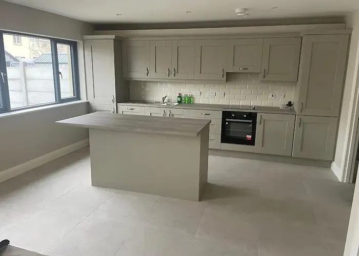 Spacious Family Home In Killarney With Garden